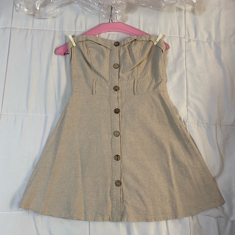 Charlotte Russe Linen, Strapless Mini Dress with wood-like buttons. Size Medium